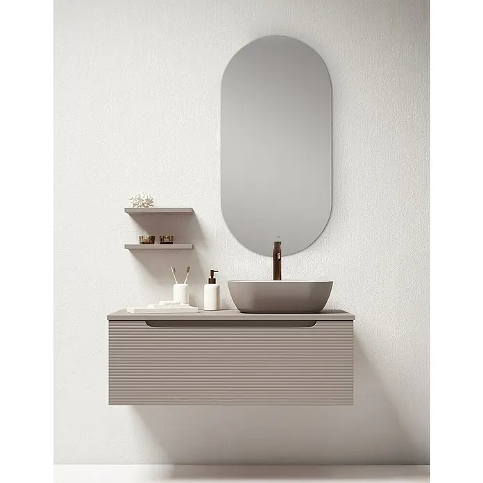 Espejo con luz Cápsula - 45 x 90 cm, Sensor - Elegante conjunto de baño con un moderno tocador en color topo, espejo ovalado y estantes flotantes para un ambiente elegante y minimalista.