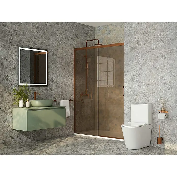Camargue Sabati Sistema de ducha - Con grifo monomando, Oro rosa - Baño con instalaciones sanitarias modernas: mueble de lavabo con lavabo sobre encimera, inodoro y ducha con marco de bronce.
