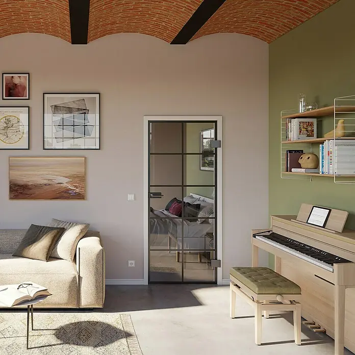 Room Plaza Slimwork Drehtür-Komplettset Typ 8 - 959 x 1.972 mm, DIN Anschlag: Rechts, Klarglas - Modernes Wohnzimmer mit beigem Sofa, schwarz gerahmter Glastür und hellem Digitalpiano mit Bank.