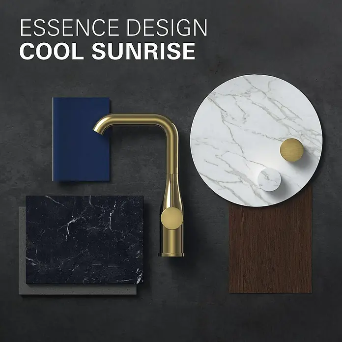 Grohe Essence Badewannenstandarmatur - Höhe: 88,4 cm, Cool Sunrise, Matt - Goldener Wasserhahn "Essence Design Cool Sunrise" mit Marmorplatte, Holz, dunkelblauem und schwarzem Stein auf dunklem Hintergrund.