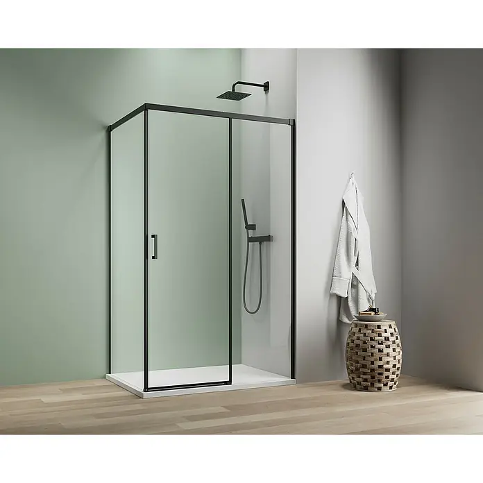 Camargue Roma Mix & Match Eckdusche - L x B x H: 120 x 100 x 195 cm, Beschichtet, Schwarz, Glasstärke: 6 mm, DIN Anschlag: Rechts - Schwarze Duschkabine mit Handbrause und Kopfbrause in einem modernen Badezimmer mit Holzboden und grün-grauen Wänden.