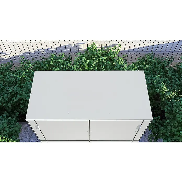 Bertilo Gartenschrank HPL Terrace - Außenmaß inkl. Dachüberstand (B x T): 75 x 155 cm, Holz, Silbergrau, Firsthöhe: 193 cm - Blick von oben auf ein modernes, weißes Gebäude, umgeben von üppigem Grün, mit einem hölzernen Gitter im Hintergrund.