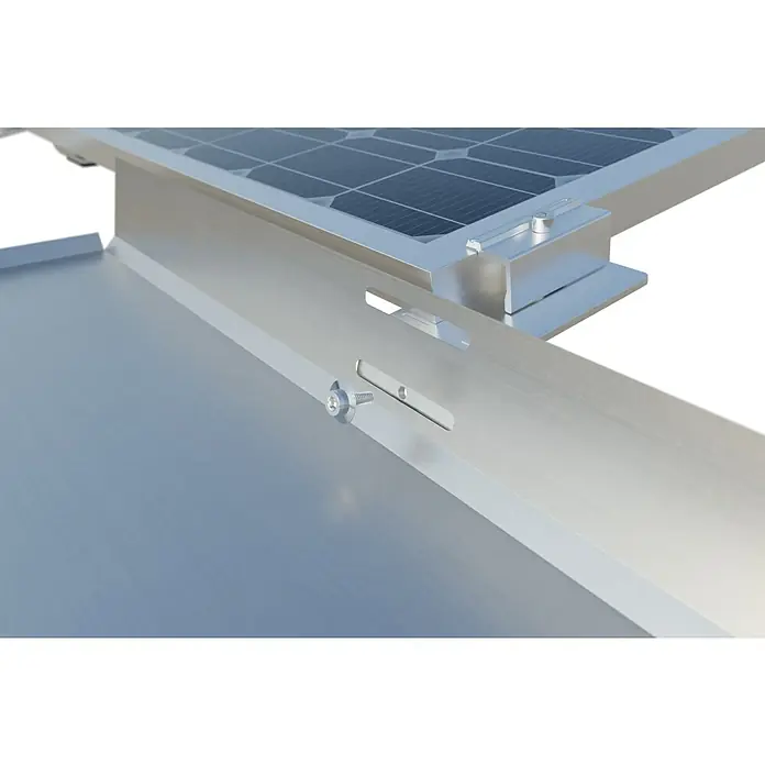 Solavento Schraube - Metall, Geeignet für: Flachdach - Nahaufnahme von silbernen Aluminiumschienen und einer Schraube zur Solarmontage.