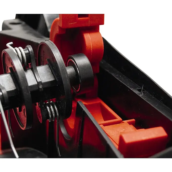 Einhell Power X-Change 18V Akku-Vertikutierer-Lüfter GE-SA 36/35 - Anzahl Akkus: Ohne Akku, 36 V, Arbeitsbreite: 35 cm - Nahaufnahme eines mechanischen Bauteils mit Federn und Rädern, vermutlich Teil einer Maschine. Schwarze und rote Elemente dominieren die Ansicht.