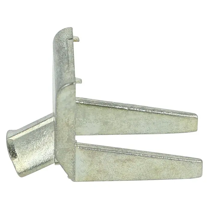 ABB - Striebel & John IP-Patchmodul ZE310 - RJ45-Buchse, L x B x H: 66,7 x 18 x 73 mm - Das Bild zeigt eine Nahaufnahme eines Metallgegenstandes, vermutlich ein industrielles Bauteil mit einer ungewöhnlichen dreieckigen Form.