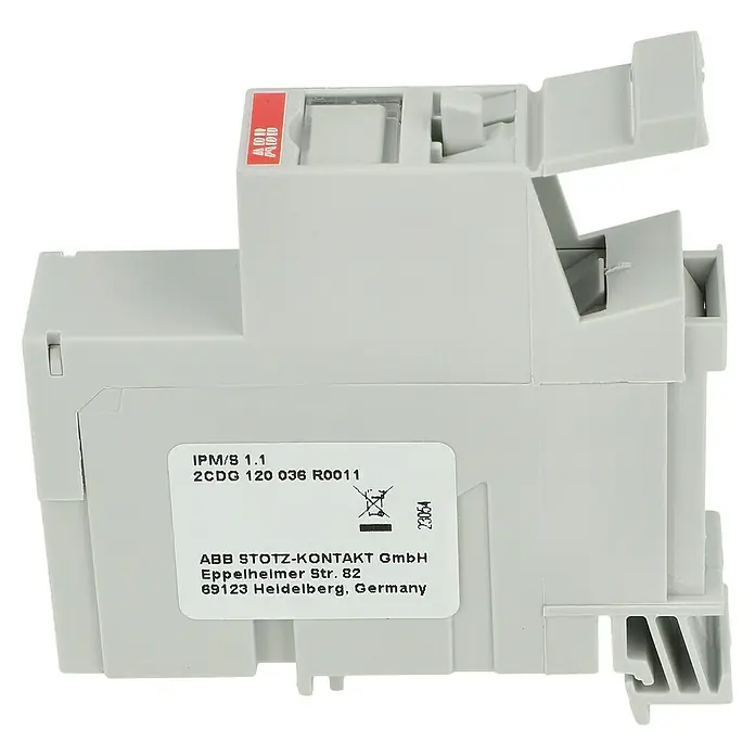 ABB - Striebel & John IP-Patchmodul ZE310 - RJ45-Buchse, L x B x H: 66,7 x 18 x 73 mm - Nahaufnahme des ABB STOTZ-KONTAKT IPM/S 1.1 Gerätes, ein elektronisches Modul, mit Fokus auf das Produktetikett und Design.