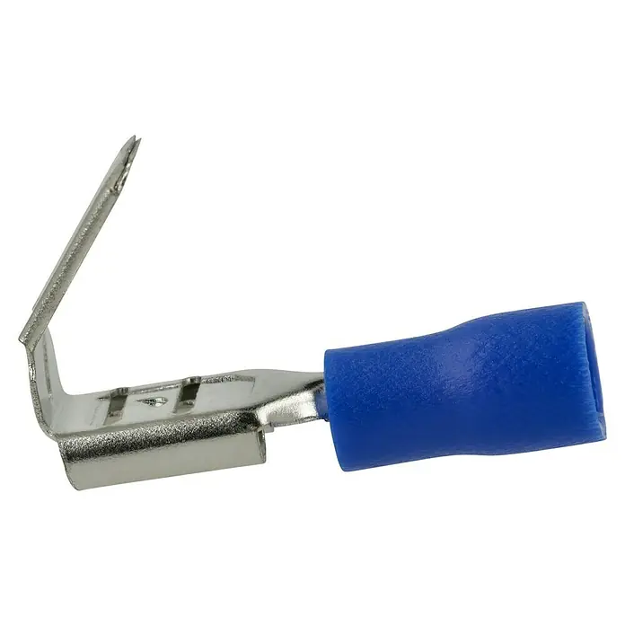 BAUHAUS Flachstecker - 10 x Flachstecker 1,5mm² rot, 10 x Flachstecker 2,5mm² blau - Nahaufnahme eines blauen Kabelschuhs mit Metalleinsatz, der für sichere elektrische Verbindungen sorgt und die Installation vereinfacht.