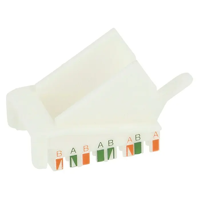 ABB - Striebel & John IP-Patchmodul ZE310 - RJ45-Buchse, L x B x H: 66,7 x 18 x 73 mm - Nahaufnahme eines Keystone-Moduls, einem Netzwerksteckverbinder, der für Datenübertragungen verwendet wird.