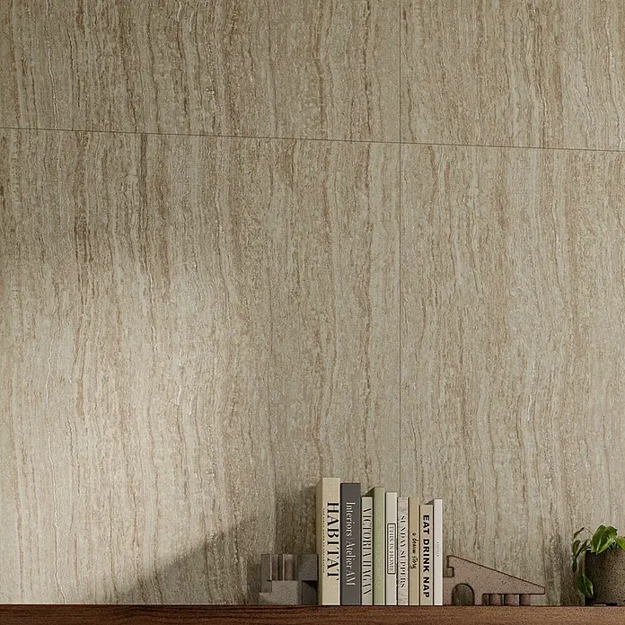Corso Italia Feinsteinzeugfliese Traventino - 120 x 278 cm, Beige, Matt - Beige Wandfliesen mit natürlichem, welligem Muster, Travertin ähnelnd, als stilvolle Wandverkleidung.