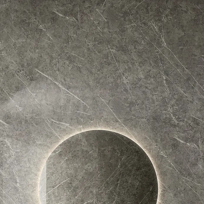 Corso Italia Feinsteinzeugfliese Marble - 120 x 278 cm, Grau, Glänzend - Dunkelgraues Marmor-Effekt-Panel mit integrierter kreisförmiger Hintergrundbeleuchtung.