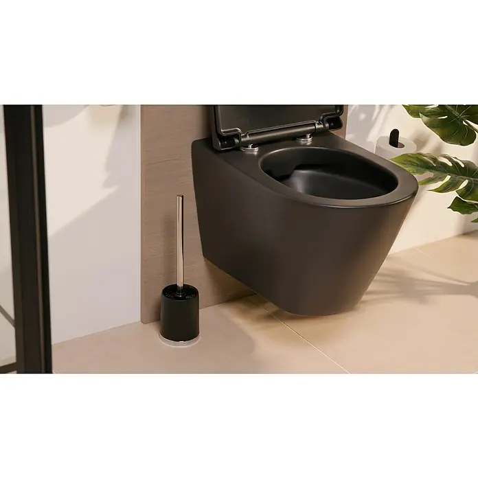 Venus Milano WC-Bürstengarnitur - Schwarz, Kunststoff - Nahaufnahme einer modernen, wandhängenden, schwarzen Toilette mit einem Toilettenbürstenhalter und einer Pflanze.