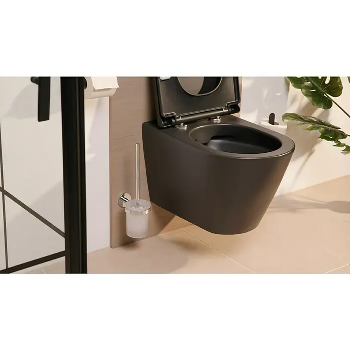 Lenz WC-Bürstengarnitur Vida - Metall, Chrom, B x H: 9,4 x 35 cm - Nahaufnahme einer modernen, wandhängenden Toilette in Schwarz mit offenem Deckel, die ein stilvolles Badezimmerdesign betont.