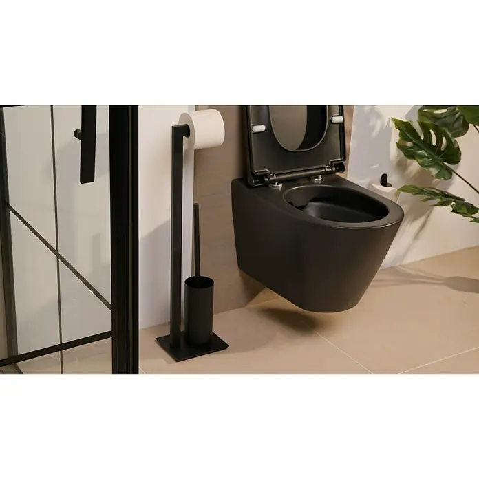 Zack Linea WC-Kombi-Bürstengarnitur - Schwarz, Höhe: 72,5 cm, Stahl - Eine moderne Toilette in Schwarz mit offenem Deckel, neben einem Toilettenpapierhalter mit Bürste und einem dekorativen Element.