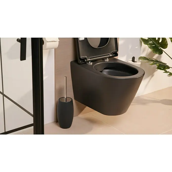 Venus Linea WC-Bürstengarnitur - Schwarz, Keramik, Höhe: 22,5 cm - Eine moderne, mattschwarze Wandtoilette mit offenem Deckel, einer Toilettenbürste und einem minimalistischen Design, das Eleganz und Funktionalität vereint.
