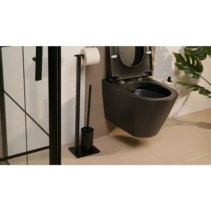 Zack Carvo WC-Kombi-Bürstengarnitur - Schwarz, Matt - Ein modernes Badezimmer mit einer freistehenden Toilettenpapierhalterung, einem schwarzen WC und einer Duschkabine mit schwarzem Rahmen.