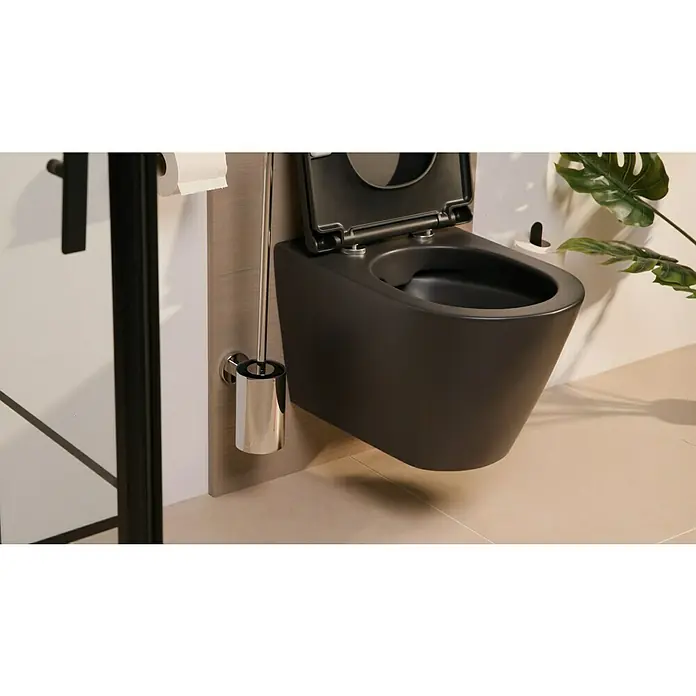 Zack Scala WC-Bürstengarnitur - Edelstahl, Glänzend, Wandmontage - Nahaufnahme einer eleganten, wandhängenden Toilette in Mattschwarz, die ein modernes Badezimmerdesign hervorhebt.