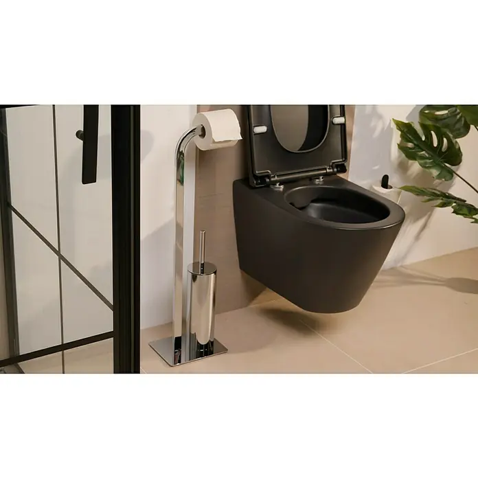 Camargue WC-Kombi-Bürstengarnitur Bellatrix - Höhe: 71,5 cm, Chrom - Das Bild zeigt eine moderne Toilette mit einer eleganten, freistehenden Toilettenpapierhalterung und einer Toilettenbürste in einem stilvollen Badezimmer.