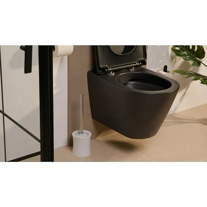 Venus WC-Bürstengarnitur Mambo Tailliert - Kunststoff, Weiß - Nahaufnahme einer modernen, wandhängenden, schwarzen Toilette mit geöffnetem Deckel in einem stilvollen Badezimmer.