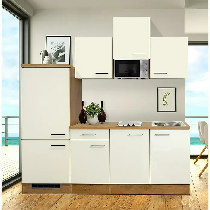 Flex-Well Avila Singleküche mit Mikrowelle - Breite: 210 cm, Magnolia, Mit Elektrogeräten - Eine moderne Küchenzeile in Weiß und Holzoptik mit Hängeschränken, Mikrowelle und Spüle. Praktisches Design für kleine Räume.