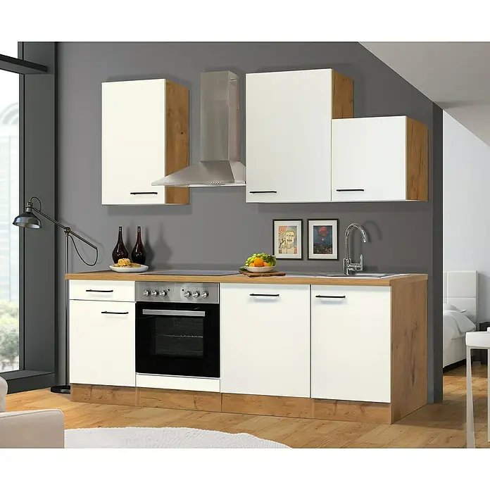 Flex-Well Avila Küchenzeile Typ 1 - Breite: 220 cm, Höhe: 234 cm, Magnolia, Mit Elektrogeräten - Bild einer modernen Küche mit weißen Schränken und Holzarbeitsplatte, inklusive Herd und Dunstabzugshaube.