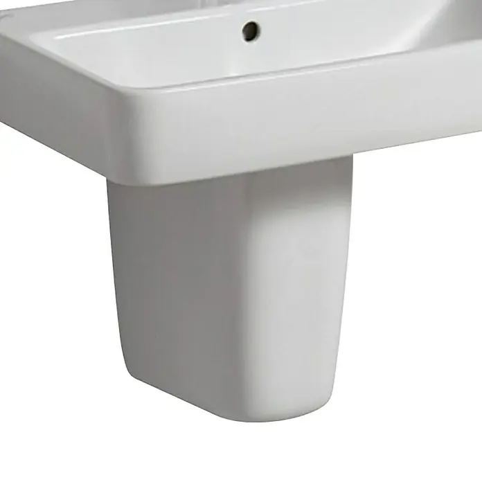 Geberit Renova Comprimo Waschbecken-Halbsäule - Unbeschichtet, Keramik, Weiß - Nahaufnahme eines weißen Keramik-Waschbeckens mit Sockel, das eine moderne und minimalistische Badezimmergestaltung zeigt.