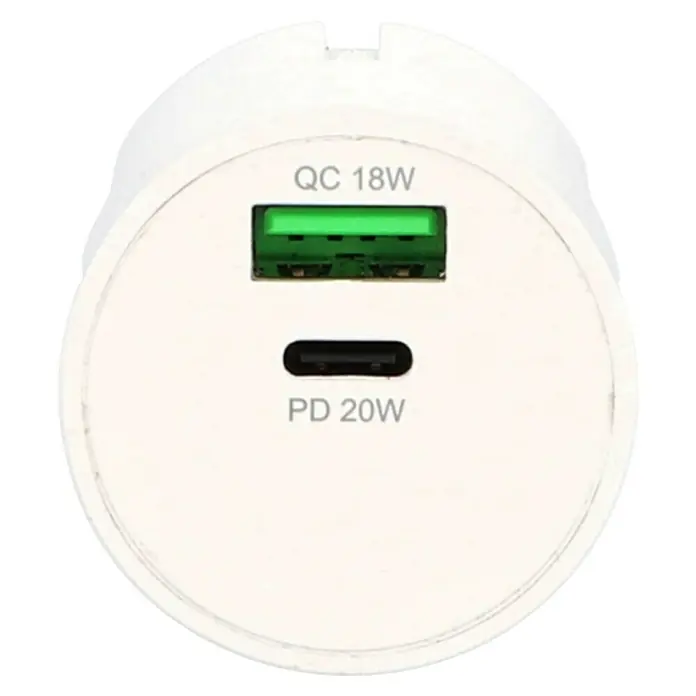 Voltomat USB-Adapter Mini USB A & USB C - Farbe: Weiß - Nahaufnahme eines weißen USB-Ladegeräts mit zwei Anschlüssen: QC 18W (USB-A) und PD 20W (USB-C) für schnelles und effizientes Laden von Geräten.
