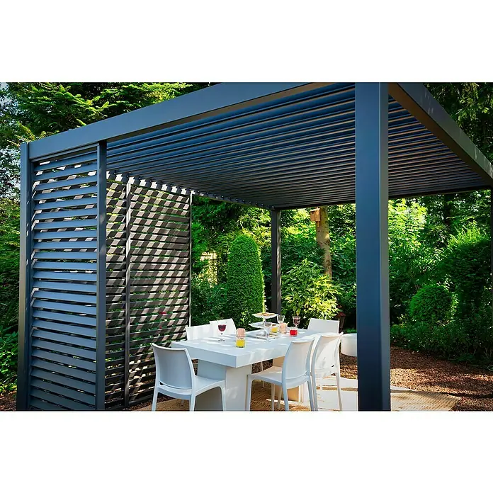 Sunfun Lamellenpavillon Korfu - B x T: 400 x 300 cm, Farbe Gestell: Anthrazit, Aluminium - Ein schattiger Essbereich unter einer modernen Pergola mit Lamellendach, umgeben von üppigem Grün, lädt zum Verweilen ein.