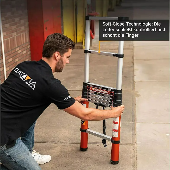 Batavia Teleskopleiter - Anzahl Tritte: 8 Stk., Arbeitshöhe: 340 cm, Belastbarkeit: 150 kg, Aluminium - Mann montiert eine orangefarbene und silberne Teleskopleiter.