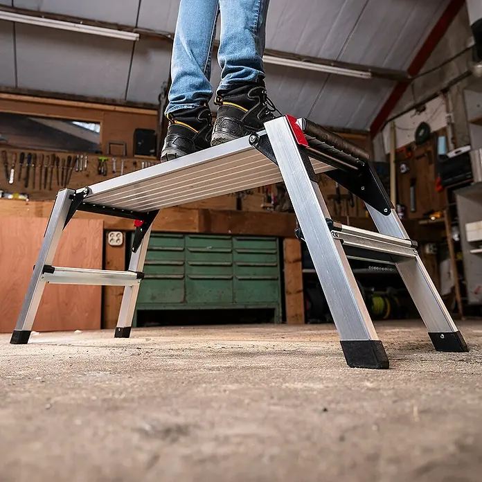 Batavia Treppenpodest - Arbeitshöhe: 2,5 cm, Aluminium - Robuste Aluminium-Arbeitsplattform mit rutschfester Oberfläche und stabilen Beinen für sicheres Arbeiten in verschiedenen Höhen.
