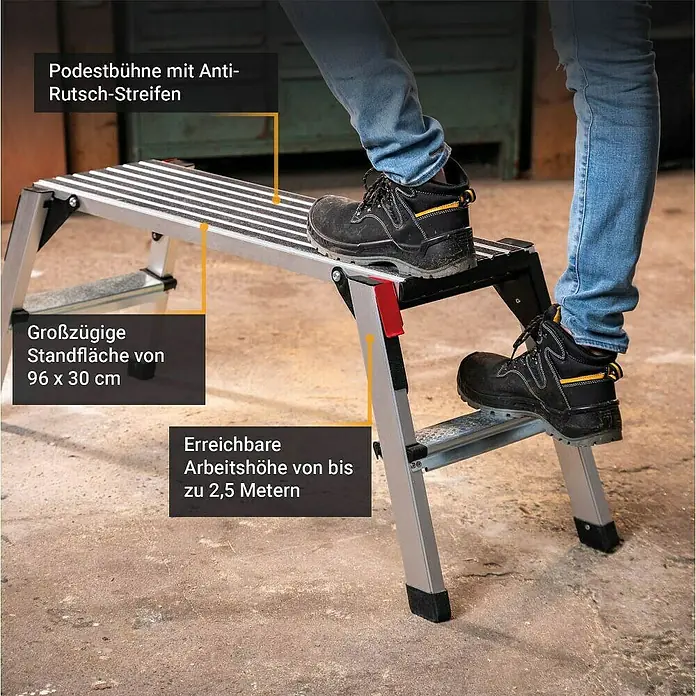 Batavia Treppenpodest - Arbeitshöhe: 2,5 cm, Aluminium - Aluminium-Arbeitsplattform in Silber mit Anti-Rutsch-Stufen, in Gebrauch für erhöhte Arbeiten.