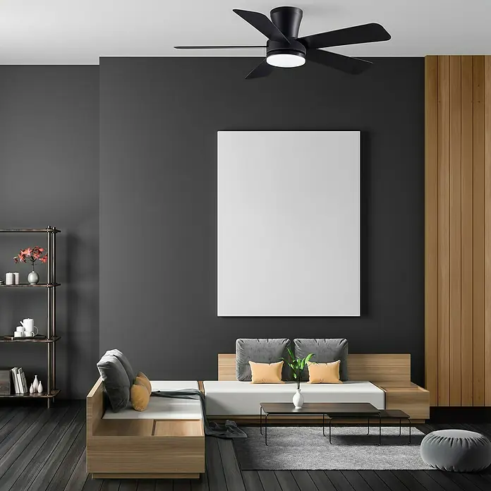 Cristal Record Ventilador de techo Benda 5 - Negro, 101 cm, 28 W, Blanco cálido, 5 aspas - Ventilador de techo de cinco aspas con iluminación integrada en un salón moderno con detalles oscuros.