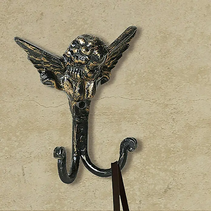 Rei Garderobenhaken C510 - L x B x H: 46 x 121 x 154 mm, Messing, Schwarz - Wandhaken aus Gusseisen mit Engelmotiv und Goldakzenten, zwei Haken, an der Wand mit einem hängenden Riemen.