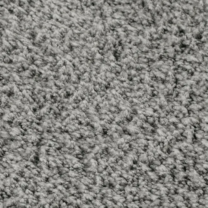Teppichfliese Amazing - Hochflor, 100 % Polyester, Grau - Detailaufnahme eines grauen Teppichs mit dichter, weicher Textur, ideal für Komfort und Wärme in jedem Raum.