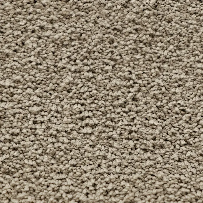 Teppichfliese Amazing - Hochflor, 100 % Polyester, Beige - Nahaufnahme eines beigefarbenen Teppichs, der eine weiche und einladende Textur zeigt.\n
