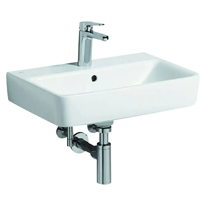 Geberit Renova Comprimo Waschtisch - 55 x 37 cm, Mit schmutzabweisender Glasur, Hahnloch: Mitte, Mit Überlauf, Weiß - Nahaufnahme eines modernen, weißen Keramik-Waschbeckens mit einer glänzenden Armatur und verchromtem Siphon für den stilvollen Badezimmerbereich.