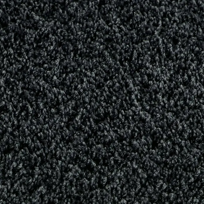 Teppichfliese Amazing - Hochflor, 100 % Polyester, Dunkelgrau - Nahaufnahme eines anthrazitfarbenen, weichen Shaggy-Teppichs, der Wärme und Komfort in jeden Raum bringt.\n