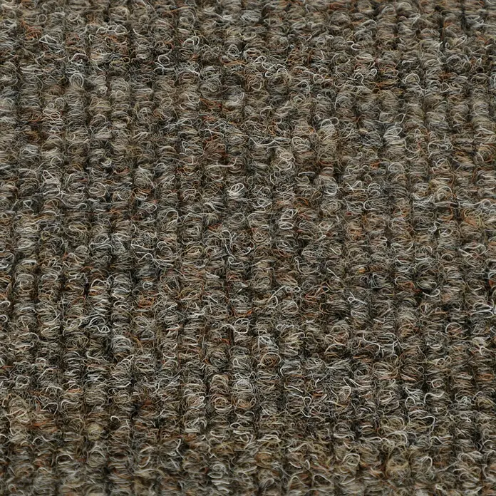 Teppichfliese Sprinter - Nadelfilz, 80 % Polypropylen, 20 % recyceltes PET, Schokobraun - Detailaufnahme eines braunen Teppichs mit Schlingenstruktur, ideal für stark frequentierte Bereiche und zur Geräuschdämmung.