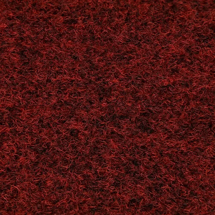 Teppichfliese Rally - Nadelfilz, 100 % Polypropylen, Rot - Nahaufnahme eines roten Teppichs mit dichter, faseriger Textur, ideal für warme und gemütliche Innenräume.