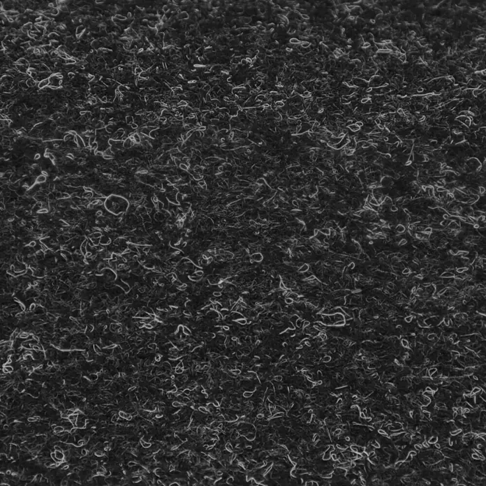Teppichfliese Lindau - Nadelfilz, 100 % Polypropylen, Anthrazit - Nahaufnahme eines Teppichs mit verworrenen, dunklen Fasern, der eine Textur und ein Gefühl von Weichheit vermittelt. Perfekt für gemütliche Räume.