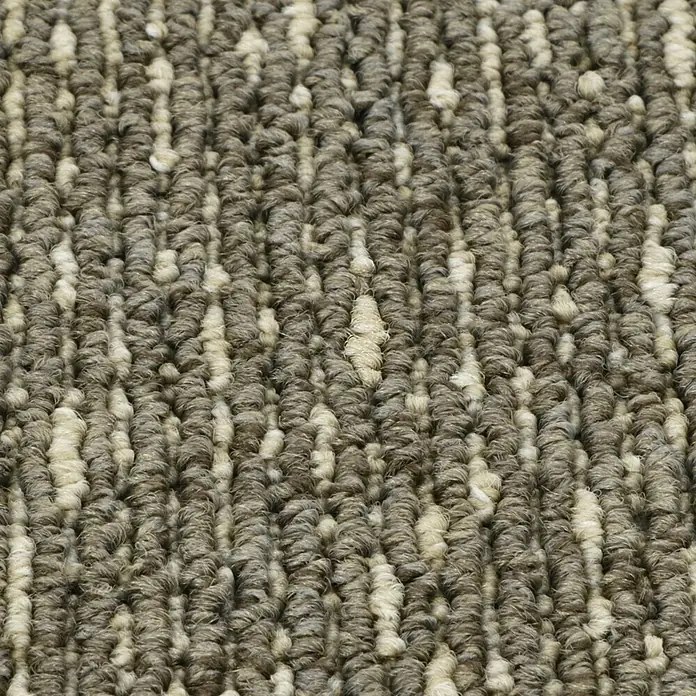 Teppichfliese Emotion - Schlinge, 100 % Polyamid SDN, Braun/Beige - Nahaufnahme eines Teppichs mit einem Muster aus grau- und cremefarbenen Schlingen, die eine interessante Textur ergeben.