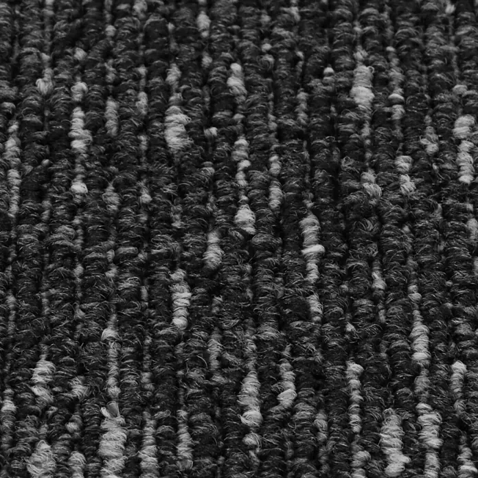 Teppichfliese Emotion - Schlinge, 100 % Polyamid SDN, Anthrazit - Nahaufnahme eines strapazierfähigen, dunkelgrauen Teppichs mit melierter Textur, ideal für stark frequentierte Bereiche.