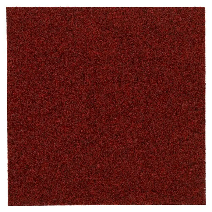 Teppichfliese Rally - Nadelfilz, 100 % Polypropylen, Rot - Detailaufnahme eines roten Teppichs mit feiner Textur, ideal für Wohnräume und Büros, der Wärme und Komfort ausstrahlt.