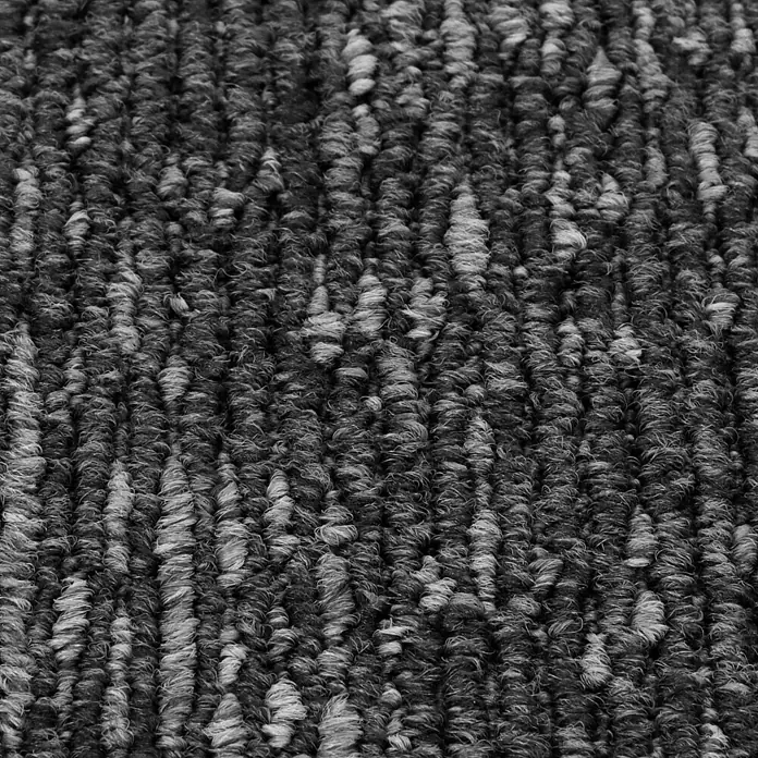 Teppichfliese Emotion - Schlinge, 100 % Polyamid SDN, Dunkelgrau - Nahaufnahme eines grauen Teppichs mit hoher Dichte, der eine weiche und strukturierte Oberfläche zeigt.