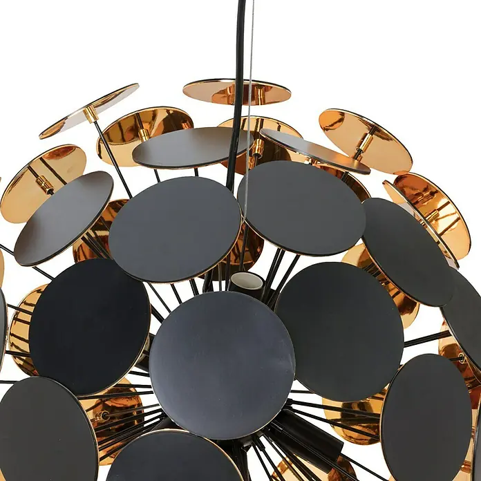 Reality Leuchten Pendelleuchte rund Discalgo40 W, Ø x H: 54 x 150 cm, Schwarz, Gold, E14 - Nahaufnahme einer modernen Pendelleuchte mit schwarzen und goldenen Scheiben, die ein elegantes Design zeigen.