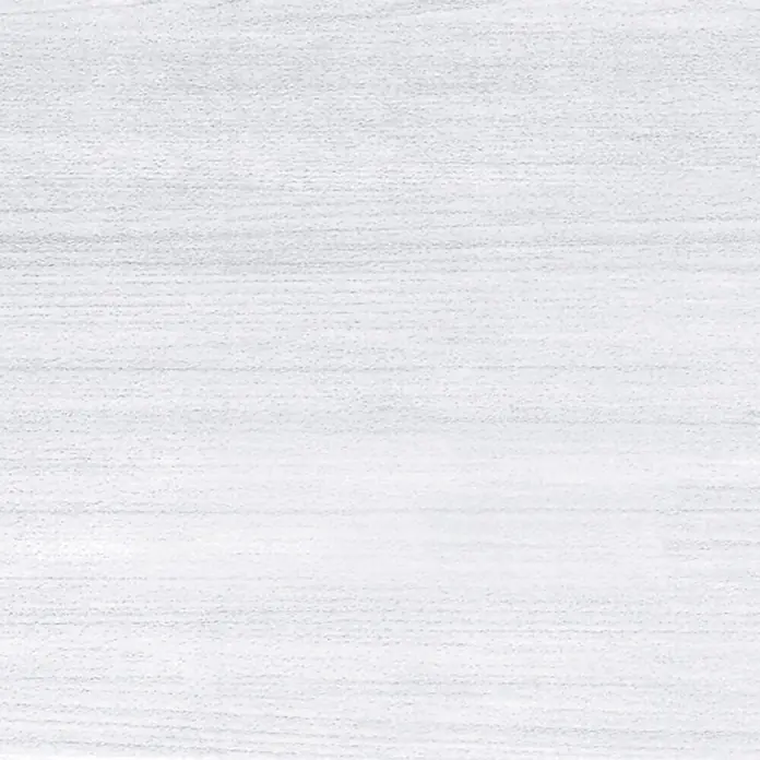 Wandfliese Layers Base Gris - 30 x 90 cm, Grau, Matt - Nahaufnahme einer weißen Holzoberfläche mit feiner Maserung, die ein sauberes und helles Aussehen verleiht. Ideal für moderne Designs.
