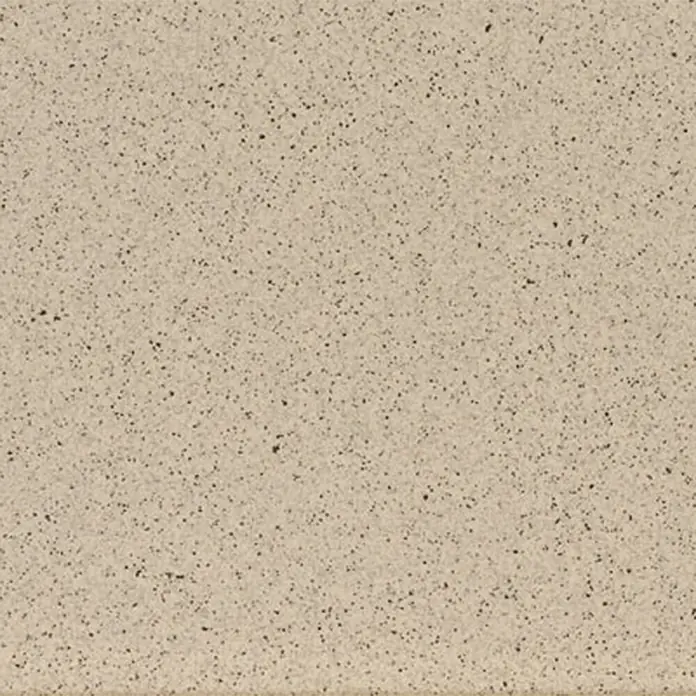 Feinsteinzeugfliese Cefalu - 30 x 60 cm, Grau, Matt - Beigefarbene Quarzoberfläche mit feinen, dunklen Sprenkeln, ideal für moderne Küchendesigns und Badezimmerakzente, die eine natürliche Textur imitieren.