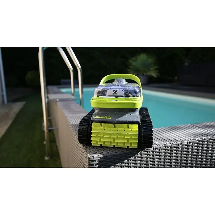 Zodiac Robot de piscina Pixcel OP3220 - A batería, Piscinas de hasta 8 x 4 m, 10 m³/h - La imagen muestra un robot limpiafondos Zodiac Lithium-Ion en el borde de una piscina, listo para limpiar la piscina.
