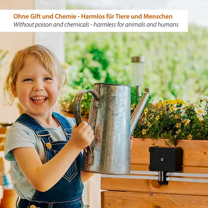 Dobar Schnecken-Stopp Slug-Shock - Länge: 10 m - Schwarzes Schädlingsabwehrgerät an einem hölzernen Blumenkasten mit Blumen.