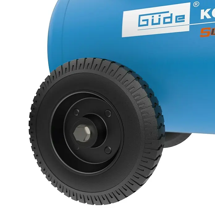 Güde Flüsterkompressor Airpower 275/8/50 Silent - 1.500 W, Max. Druck: 8 bar, 50 l, Schmierung: Ohne - Nahaufnahme des schwarzen Rades eines blauen Kompressors, mit Profil und silberner Radnabe.