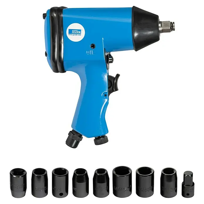 Güde Druckluft-Werkzeug-Set - 71 -tlg. - Blauer pneumatischer Schlagschrauber mit schwarzen Akzenten, dazu ein Satz schwarzer Chrom-Vanadium-Schlagschraubernüsse und ein Adapter.